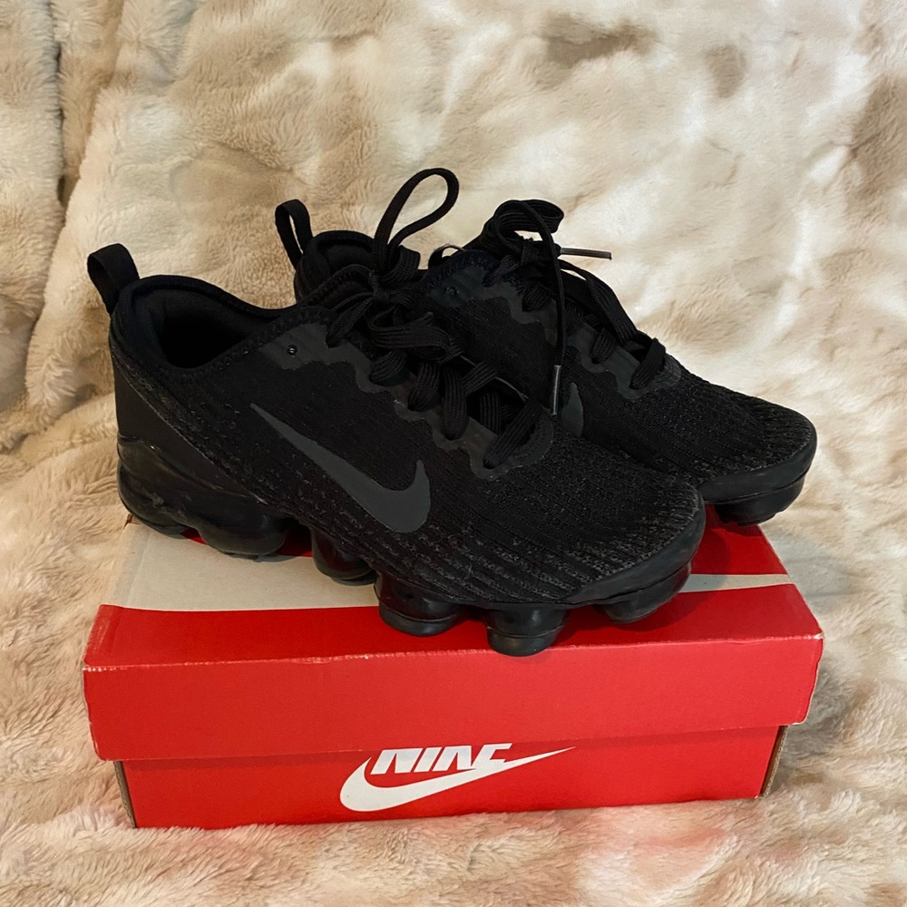 NIKE AIR VAPORMAX FLYKNIT 3(GS)  BLACK SIZE 4Y BIG KIDS
